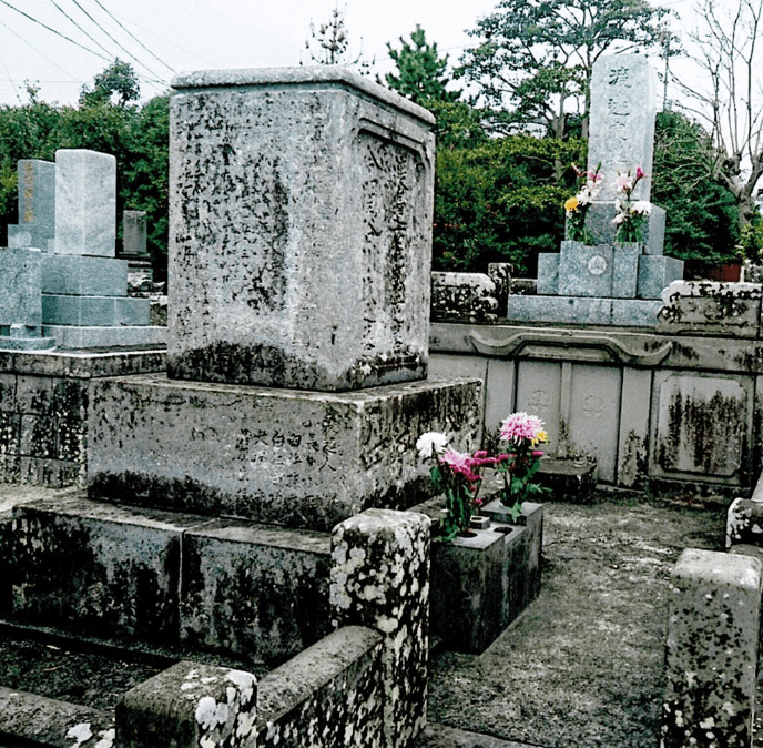 六代目継承者である渡辺幸咸の眠っている墓1